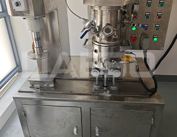上海某生物科技有限公司3L雙行星攪拌機調(diào)試成功