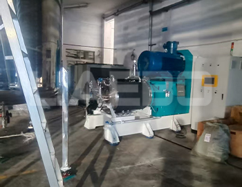 青島某有限公司300L砂磨機調(diào)試成功